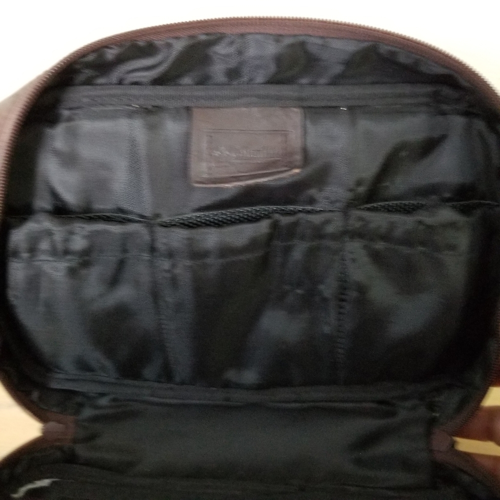Columbia leather hanging toiletry bag - Picture 6 of 9